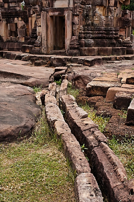 27-Prasat Ta Muen Thom-036